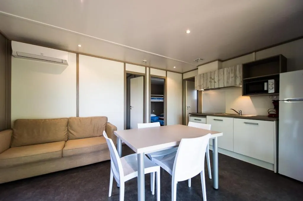 Camping Les Hautes Prairies Lourmarin 0*,