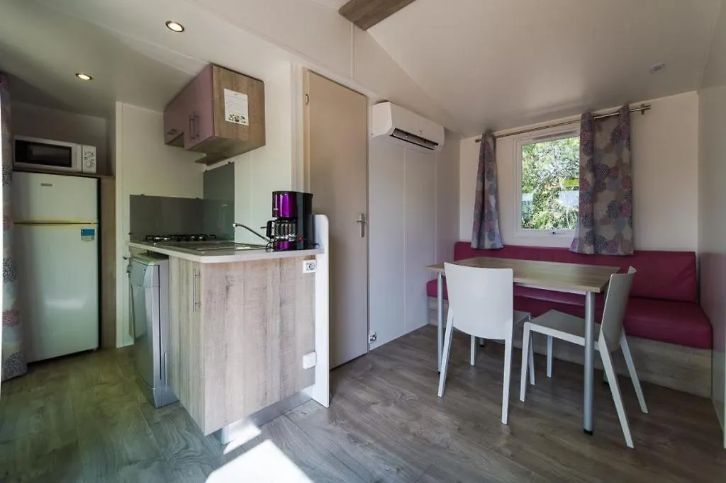 Camping Les Hautes Prairies Lourmarin Hotel