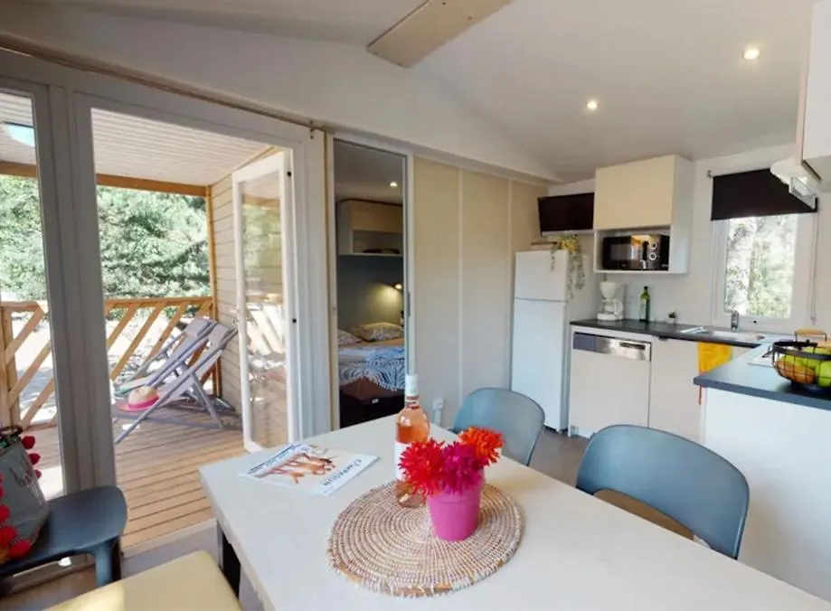 Hotel Camping Les Hautes Prairies Lourmarin France