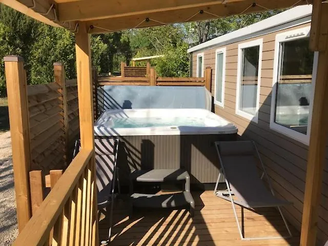 Camping Les Hautes Prairies Lourmarin 0*,  France