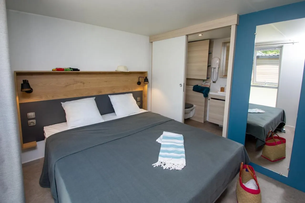 Camping Les Hautes Prairies Lourmarin Hotel